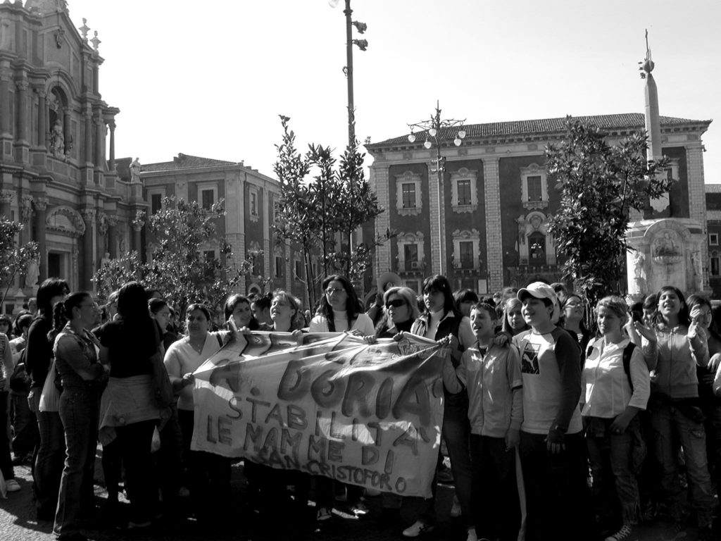 Il gruppo delle donne madri a piazza Duomo